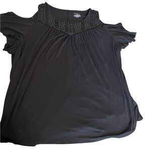 “Lane Bryant” 22/24 Shoulderless Top ((Like New))